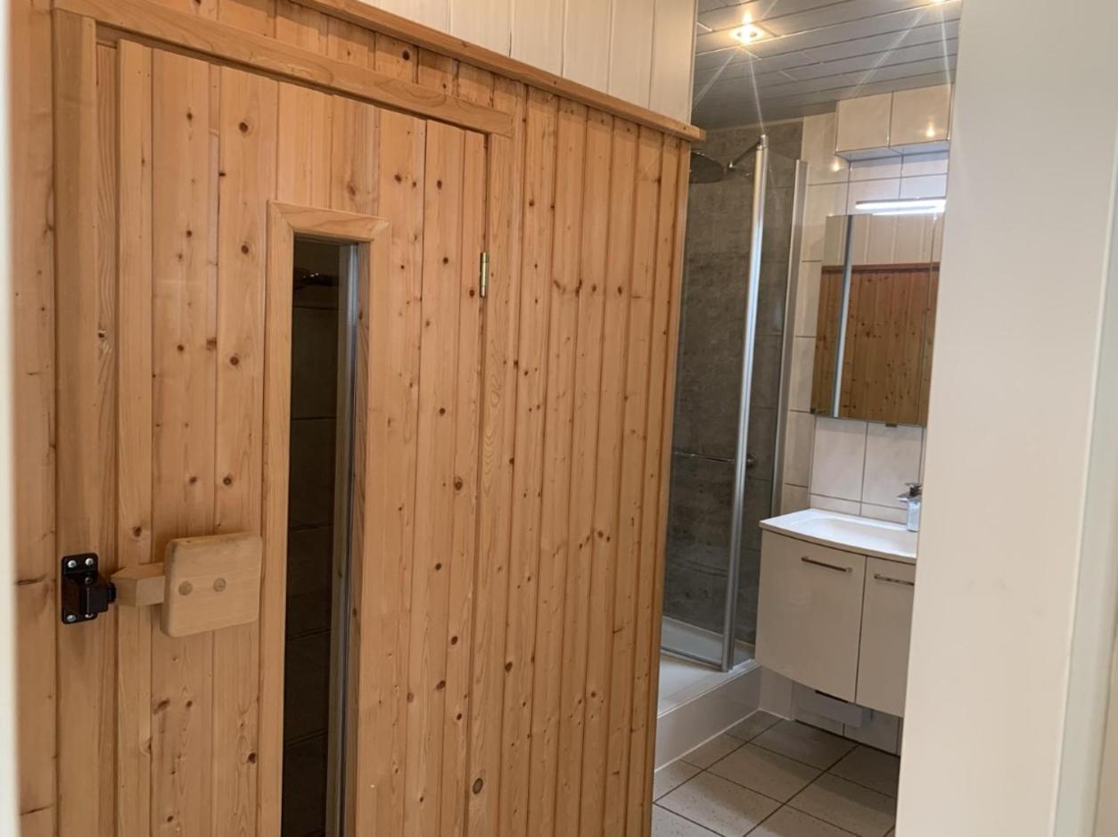Im Herzen Von Wiesdorf- Blick Auf Das Bayer-Kreuz -Appartement Mit 2 Schlafzimmern-Fuer 3 Personen -Zentral Gelegen - Friedrich Ebert Platz 5A , 4Te Etage - Dachterrasse Und Sauna - Kaution Pflicht - Leverkusen Exteriör bild