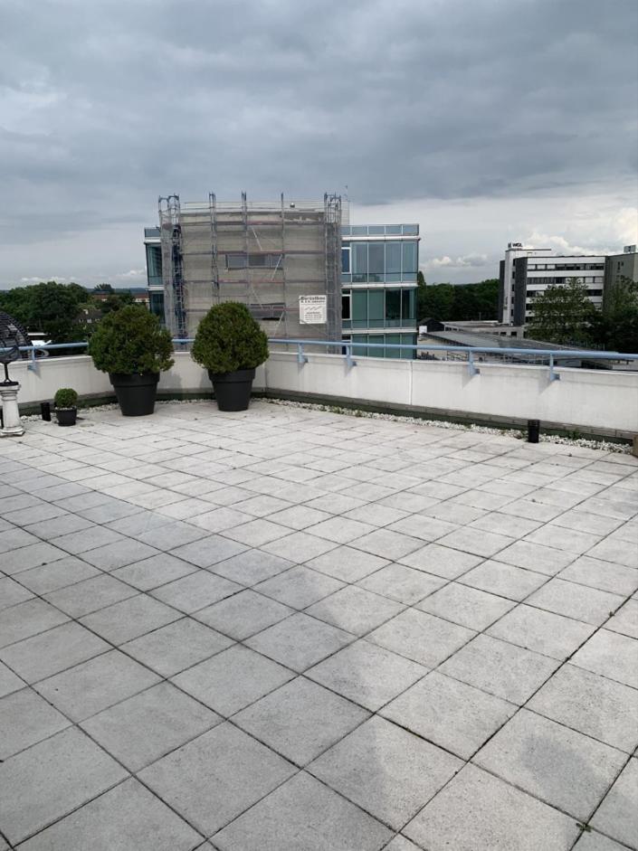 Im Herzen Von Wiesdorf- Blick Auf Das Bayer-Kreuz -Appartement Mit 2 Schlafzimmern-Fuer 3 Personen -Zentral Gelegen - Friedrich Ebert Platz 5A , 4Te Etage - Dachterrasse Und Sauna - Kaution Pflicht - Leverkusen Exteriör bild