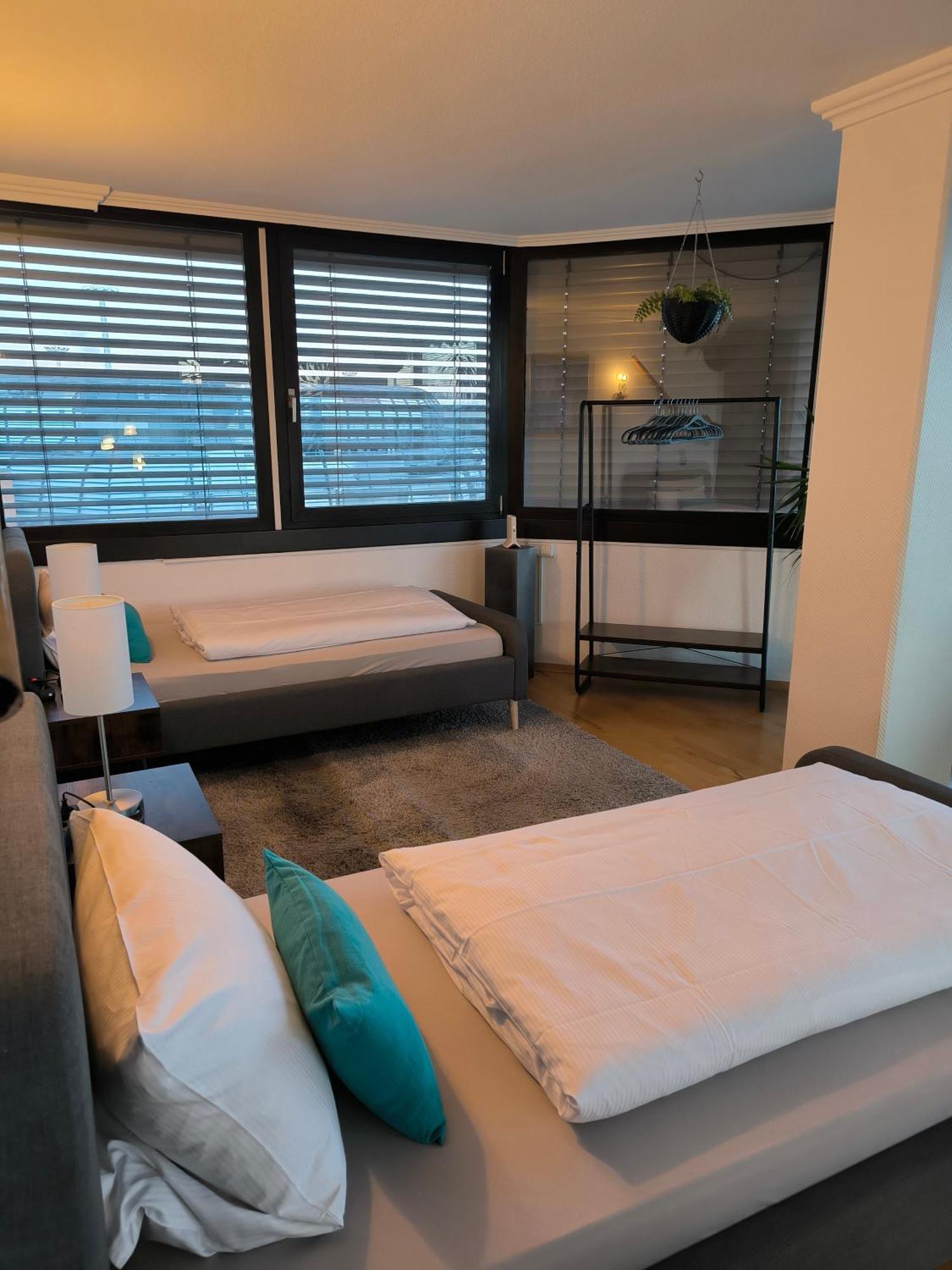 Im Herzen Von Wiesdorf- Blick Auf Das Bayer-Kreuz -Appartement Mit 2 Schlafzimmern-Fuer 3 Personen -Zentral Gelegen - Friedrich Ebert Platz 5A , 4Te Etage - Dachterrasse Und Sauna - Kaution Pflicht - Leverkusen Exteriör bild