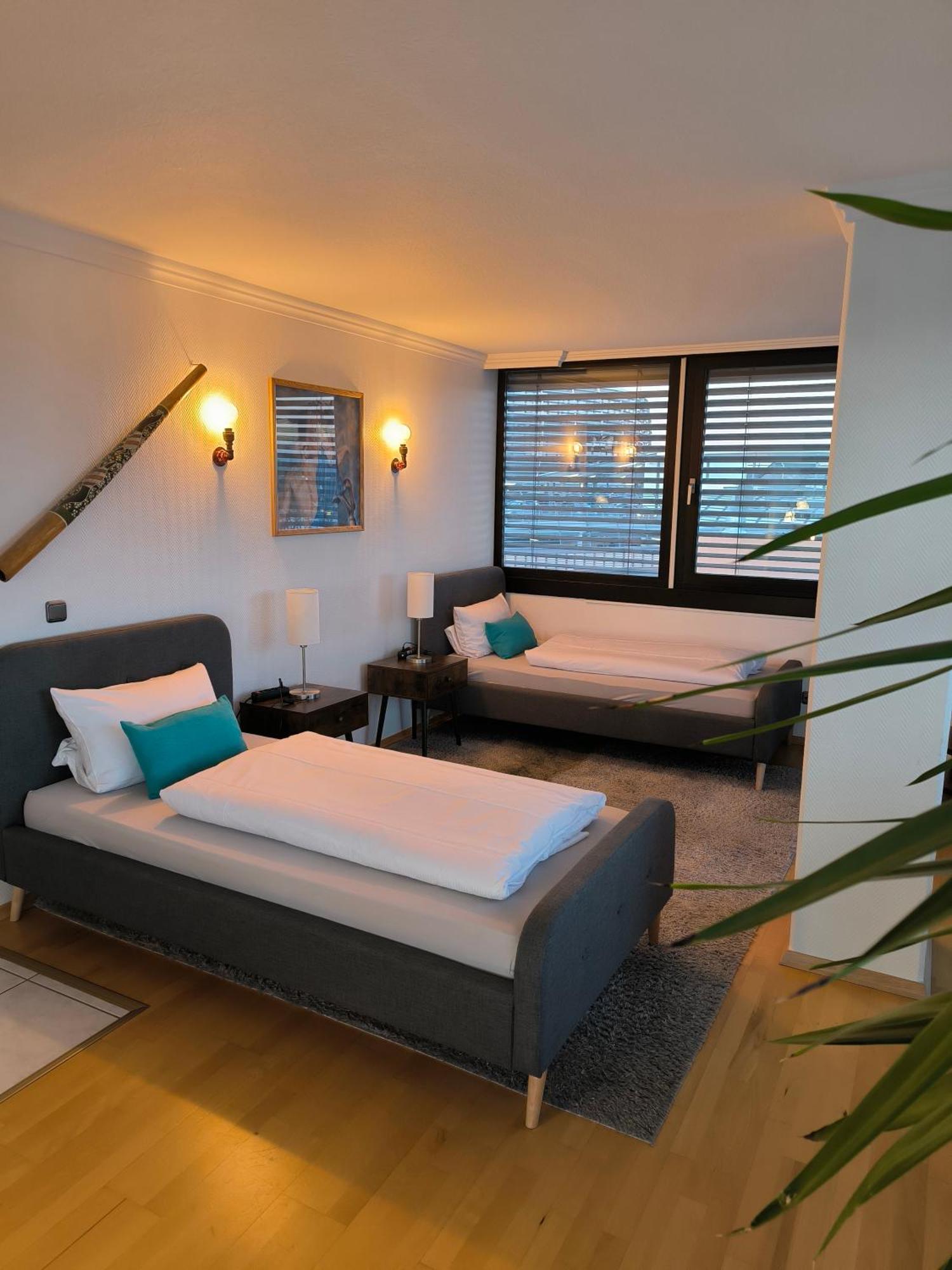 Im Herzen Von Wiesdorf- Blick Auf Das Bayer-Kreuz -Appartement Mit 2 Schlafzimmern-Fuer 3 Personen -Zentral Gelegen - Friedrich Ebert Platz 5A , 4Te Etage - Dachterrasse Und Sauna - Kaution Pflicht - Leverkusen Exteriör bild