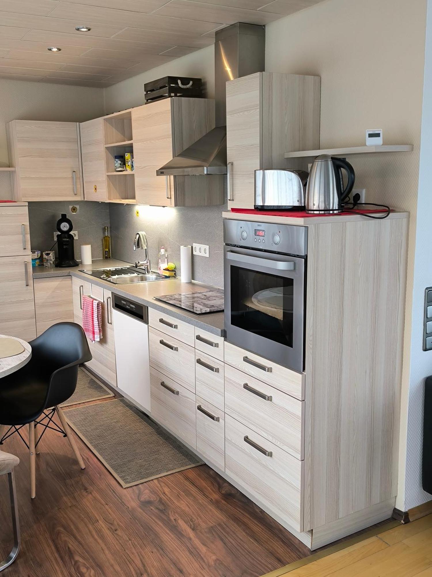 Im Herzen Von Wiesdorf- Blick Auf Das Bayer-Kreuz -Appartement Mit 2 Schlafzimmern-Fuer 3 Personen -Zentral Gelegen - Friedrich Ebert Platz 5A , 4Te Etage - Dachterrasse Und Sauna - Kaution Pflicht - Leverkusen Exteriör bild