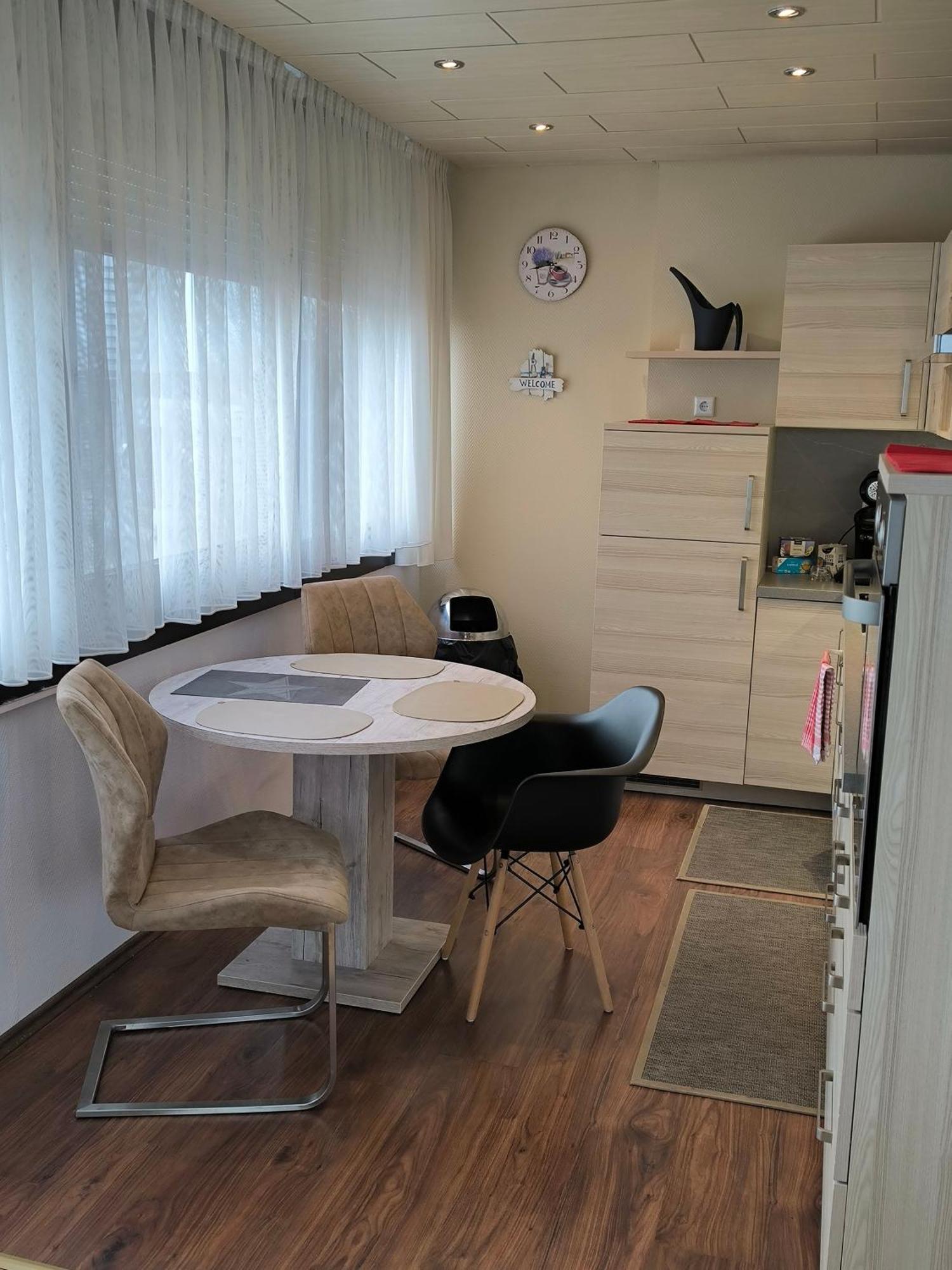 Im Herzen Von Wiesdorf- Blick Auf Das Bayer-Kreuz -Appartement Mit 2 Schlafzimmern-Fuer 3 Personen -Zentral Gelegen - Friedrich Ebert Platz 5A , 4Te Etage - Dachterrasse Und Sauna - Kaution Pflicht - Leverkusen Exteriör bild